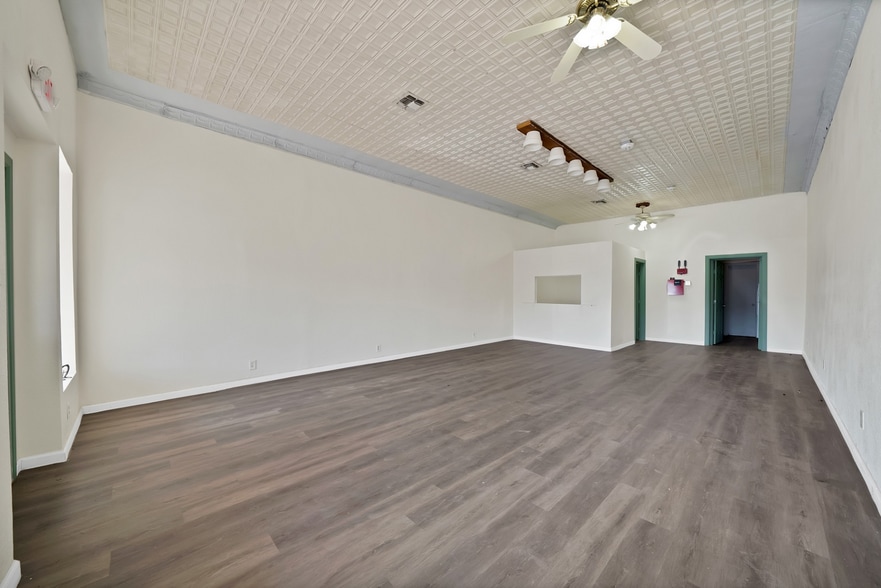 More Photos Of 204 W Mccart St, Krum Storefront Retail Office For Sale