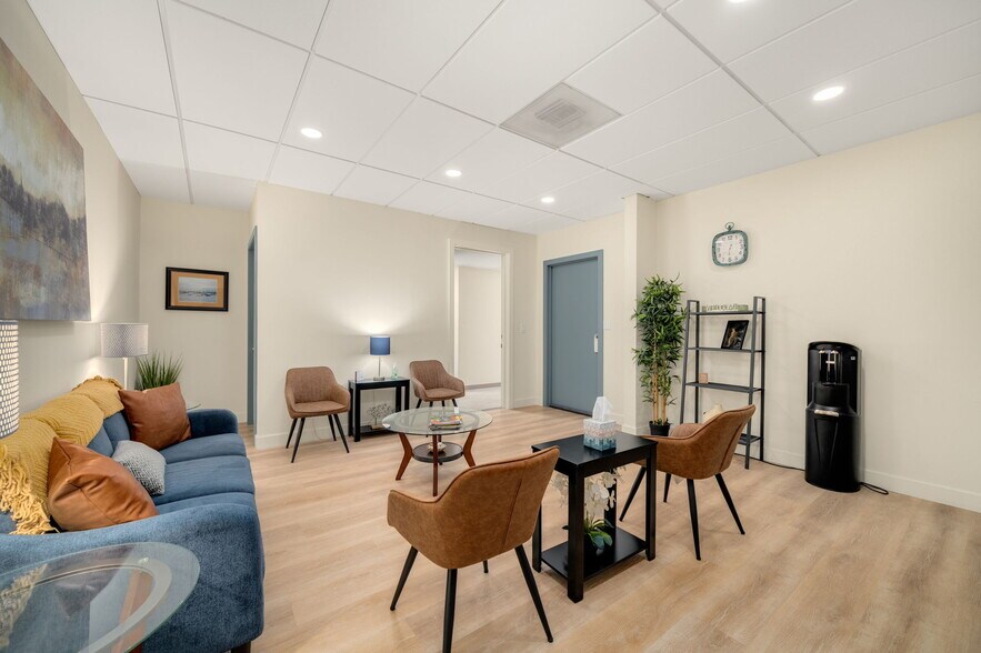 More Photos Of 201 W 4th St, Claremont Office For Lease