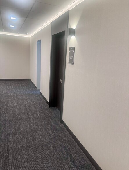 More Photos Of 9400-9414 Brighton Way, Beverly Hills Medical For Lease