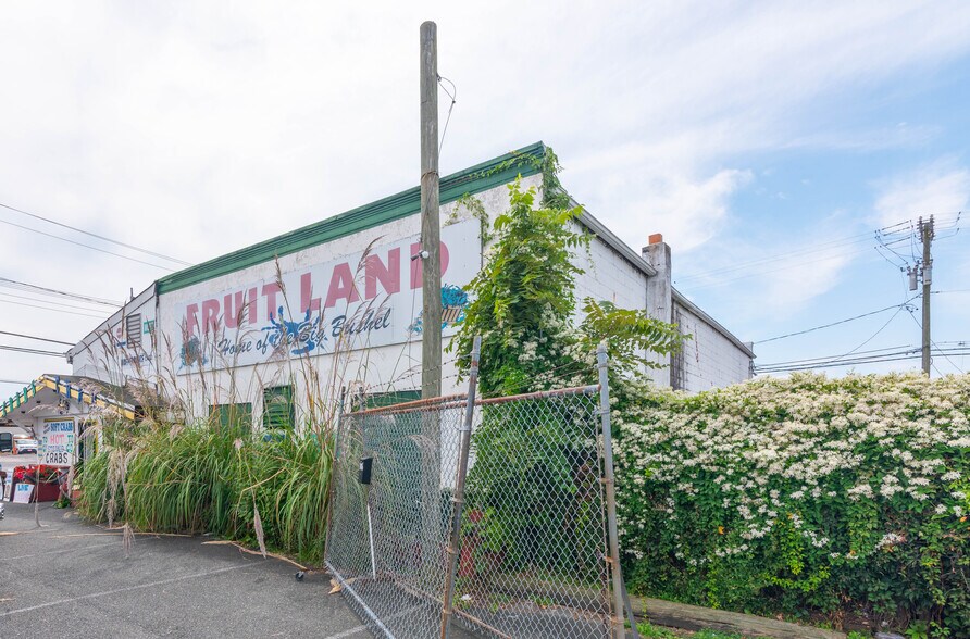 More Photos Of 106 Eastern Blvd, Essex General Retail For Sale