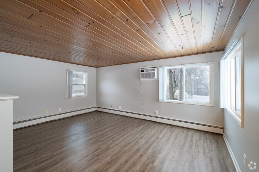 More Photos Of 211 N Lincolnway, North Aurora Apartments For Sale