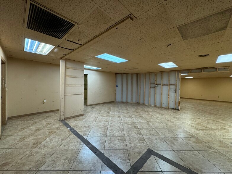 More Photos Of 1010 Us-27 Hwy, Sebring Office For Lease