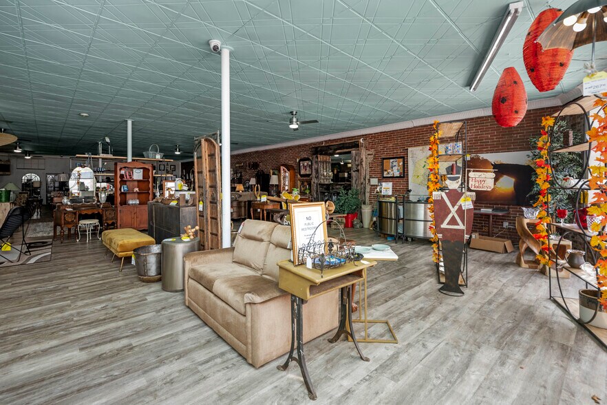 More Photos Of 507 E 3rd St, Lexington Warehouse For Sale