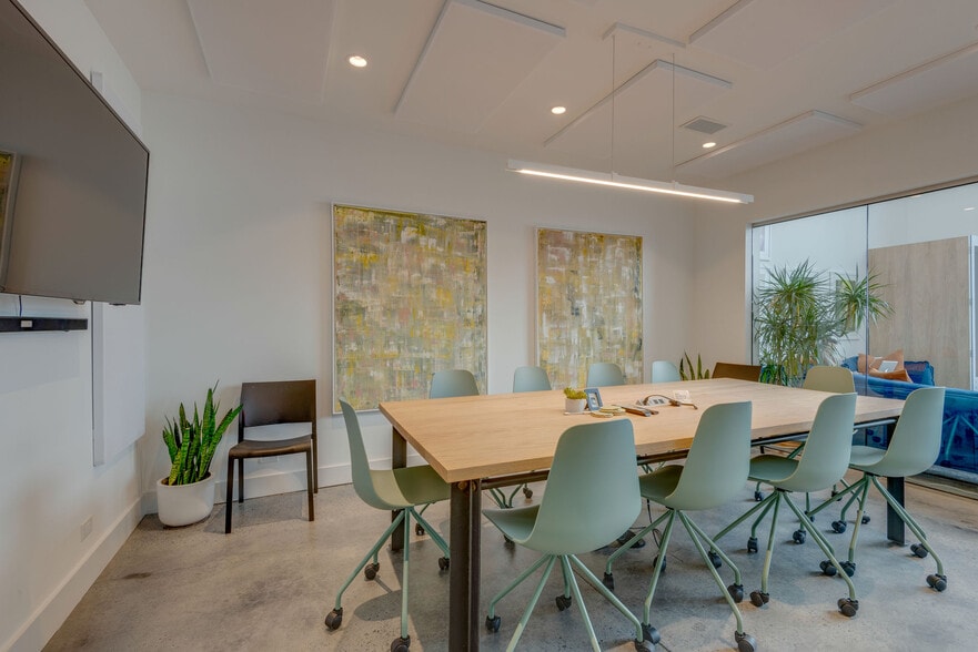 More Photos Of 407 Humphreys St, Nashville Office For Lease