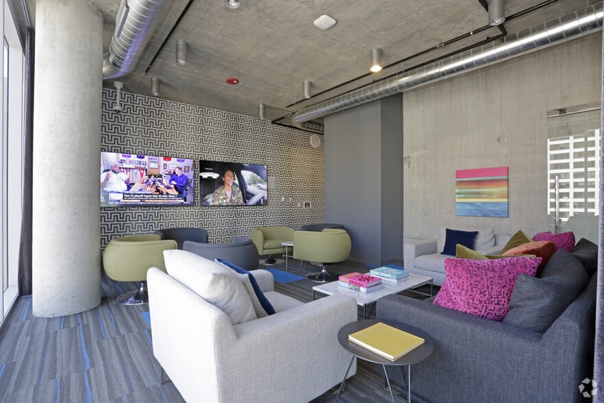 More Photos Of 215 W Lake St, Chicago Apartments For Lease