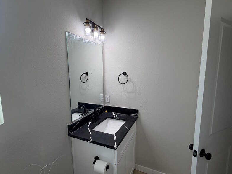 More Photos Of 525 Dakota St, San Antonio Multifamily For Sale