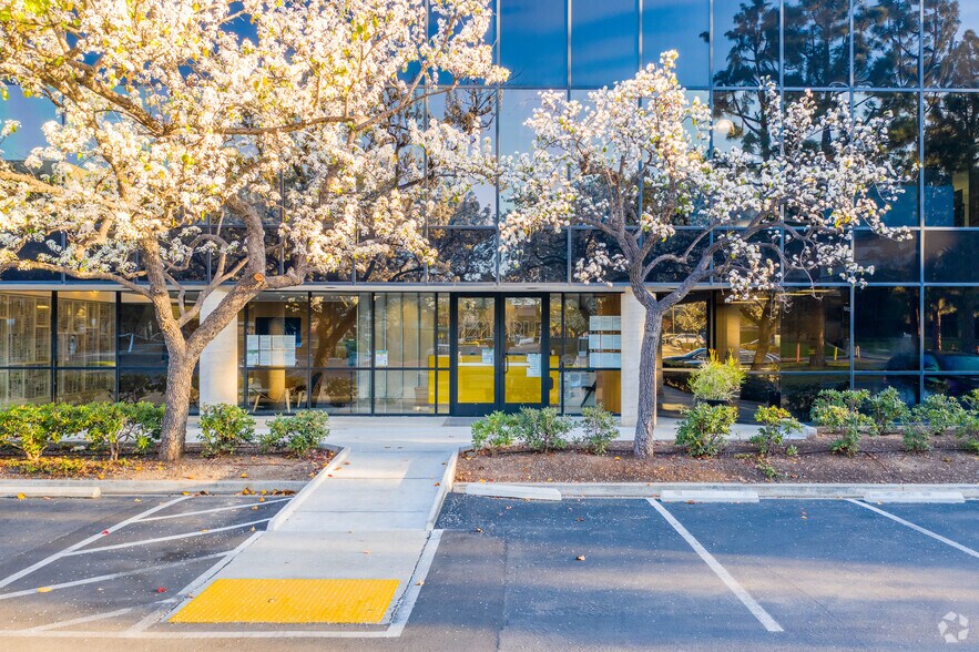 More Photos Of 3330 Ocean Park Blvd, Santa Monica Loft Creative Space For Lease
