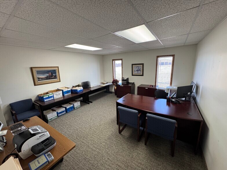 More Photos Of 5437 212th St W, Farmington Office For Lease