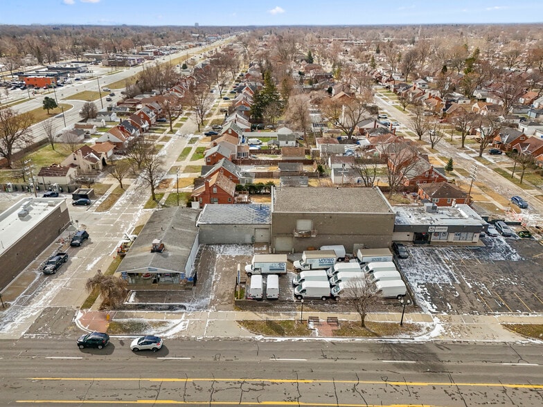 More Photos Of 24101 W Warren St, Dearborn Heights Freestanding For Sale