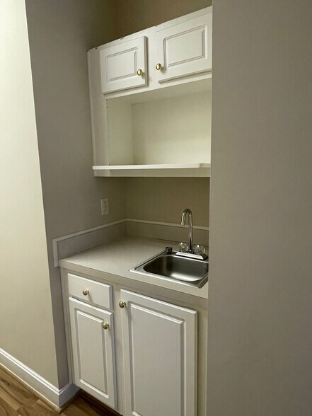 More Photos Of 3801 Springhurst Blvd, Louisville Medical For Lease