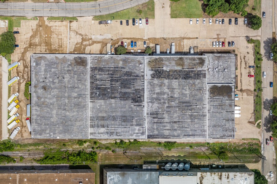 More Photos Of 4545 Spring Valley Rd, Farmers Branch Warehouse For Lease