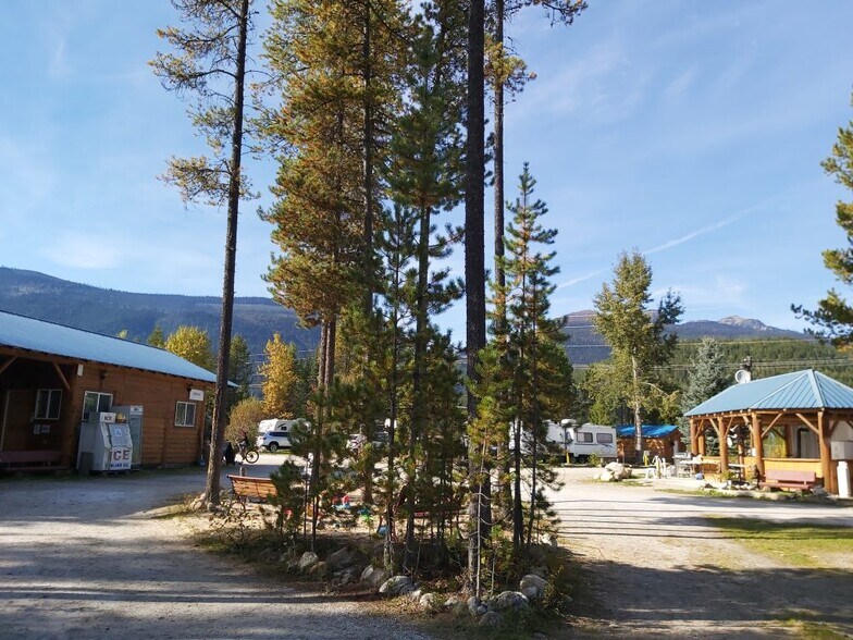 Primary Photo Of 991 W Frontage Rd, Blue River Trailer Camper Park For Sale
