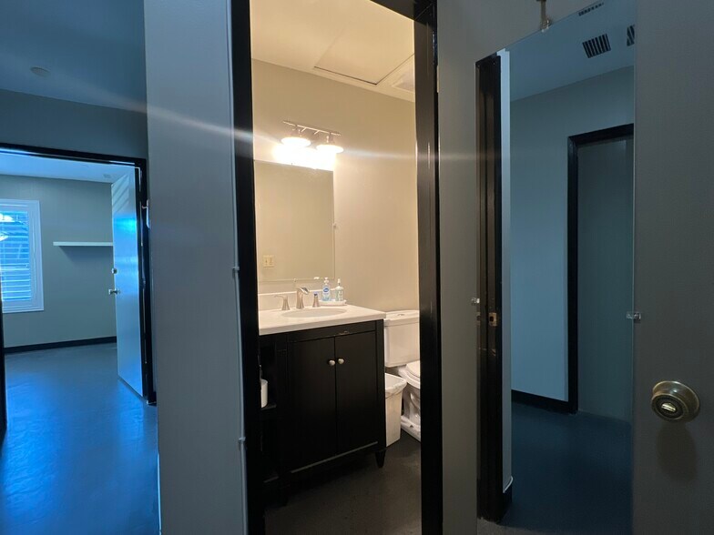 More Photos Of 1913 E 17th St, Santa Ana Office For Sale