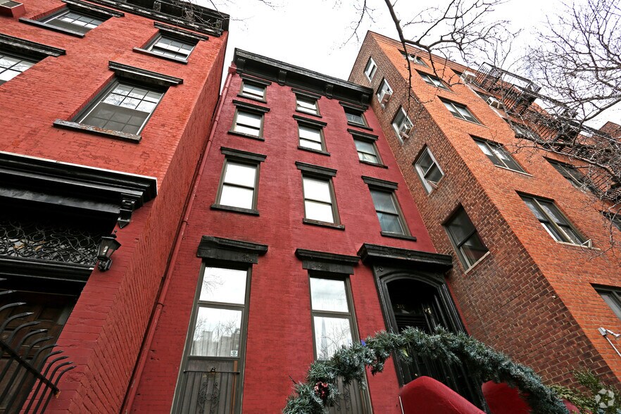 More Photos Of 315 W 18th St, New York Apartments For Sale