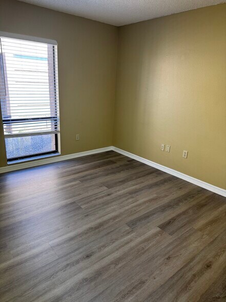 More Photos Of 5121 Ehrlich, Tampa Office For Lease