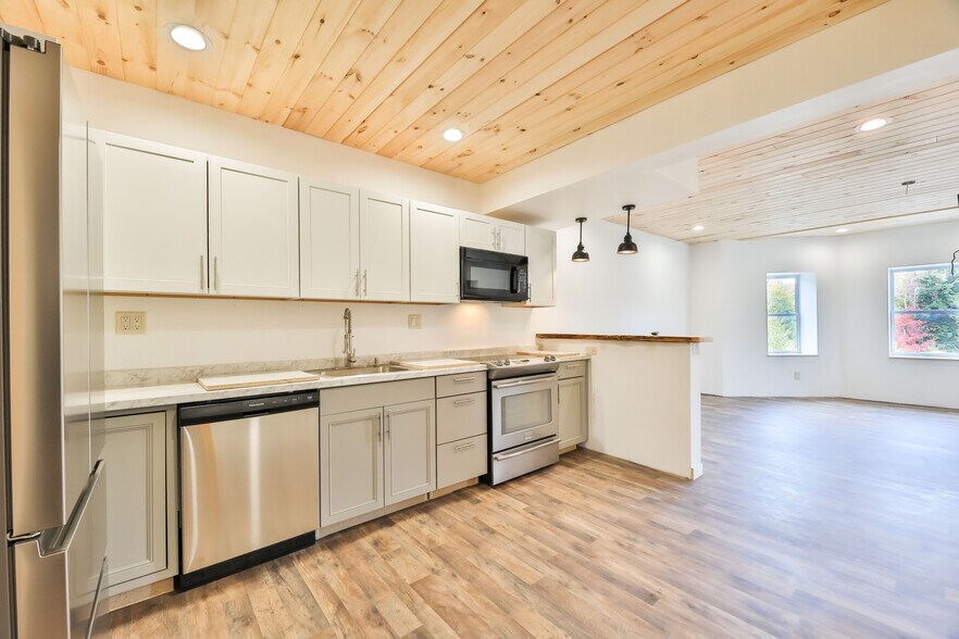 More Photos Of 19 Palsgraf Ct., Elka Park Showroom For Sale