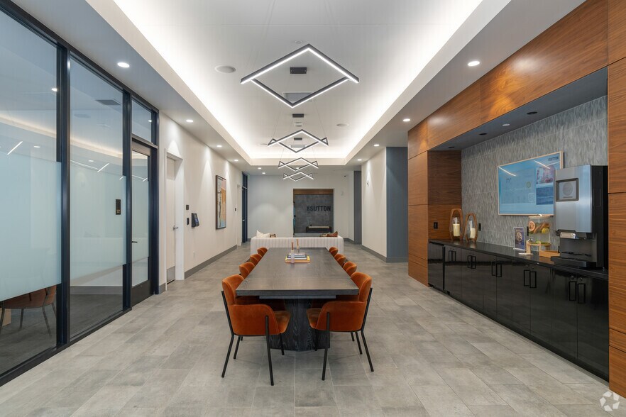 More Photos Of 1550 NW Naito Pky, Portland Apartments For Lease