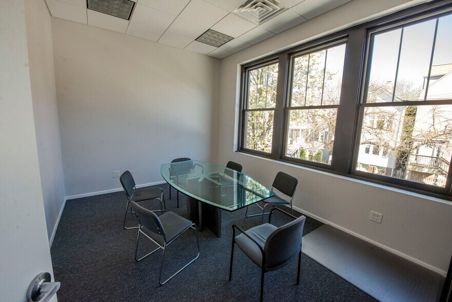 More Photos Of 1419 W Diversey Pky, Chicago Office For Sale