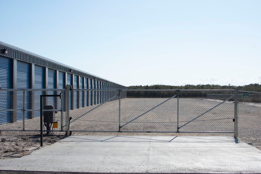 Primary Photo Of 1333 Sunray Rd, Ingleside Self Storage For Sale