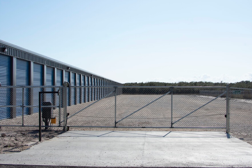 Primary Photo Of 1333 Sunray Rd, Ingleside Self Storage For Sale