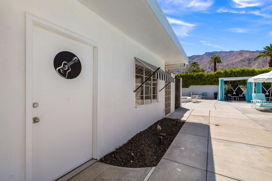 More Photos Of 120 W Vereda Sur, Palm Springs Hotel For Sale
