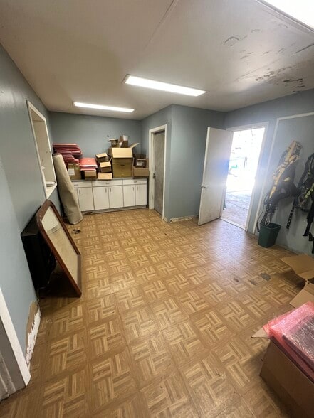 More Photos Of 2210 W Washington Center Rd, Fort Wayne Warehouse For Sale