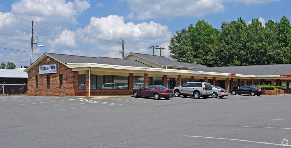 More Photos Of 11025-A-11025-H Monroe Rd, Matthews Unknown For Lease