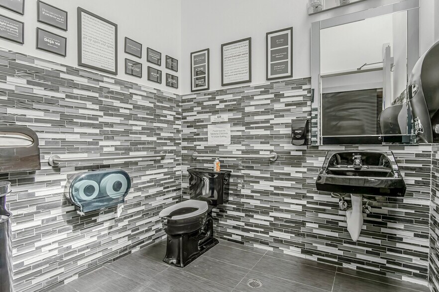 More Photos Of 5142 Lankershim Blvd, North Hollywood Storefront For Lease