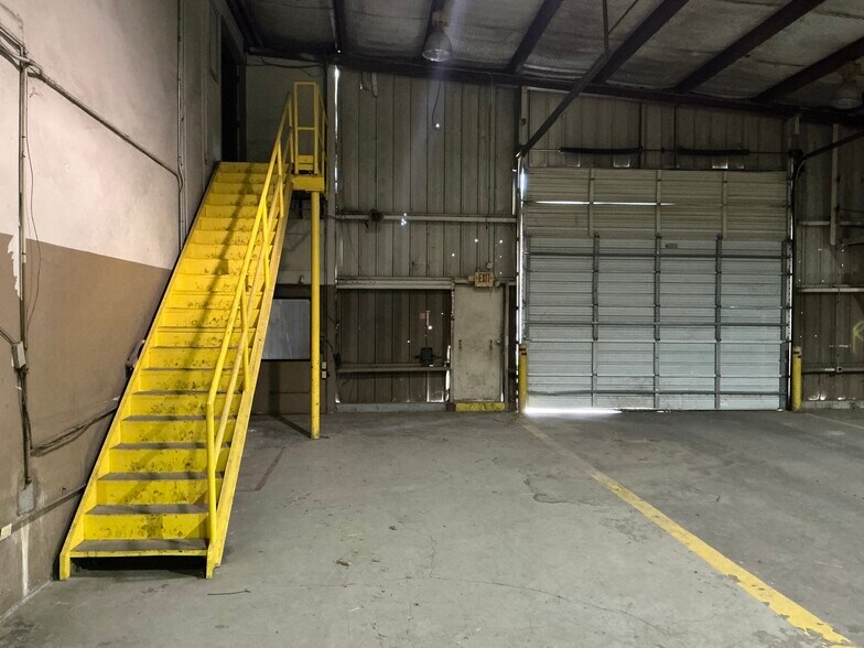 More Photos Of 908 Cecilia St, Alice Warehouse For Lease