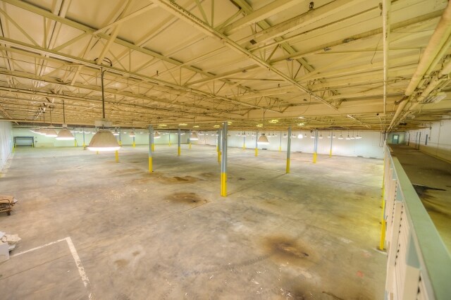 More Photos Of 1315 W Oakridge Dr, Albany Manufacturing For Sale