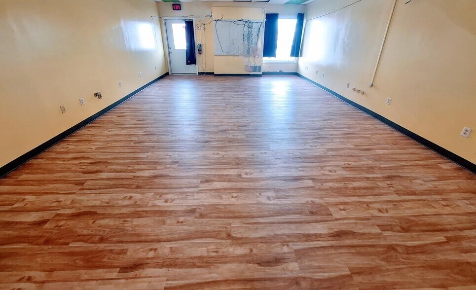More Photos Of 1155 Mohawk St, Utica Storefront For Lease