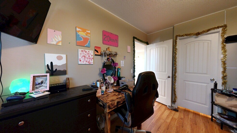 More Photos Of 40446 AB-56, Rochon Sands Service For Sale