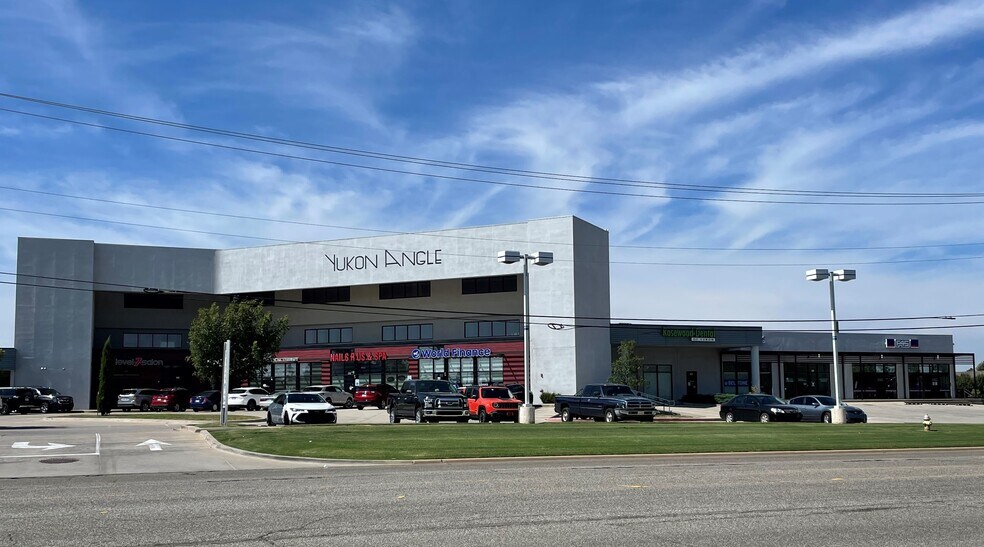 More Photos Of 1010 Garth Brooks Blvd, Yukon Storefront Retail Office For Sale