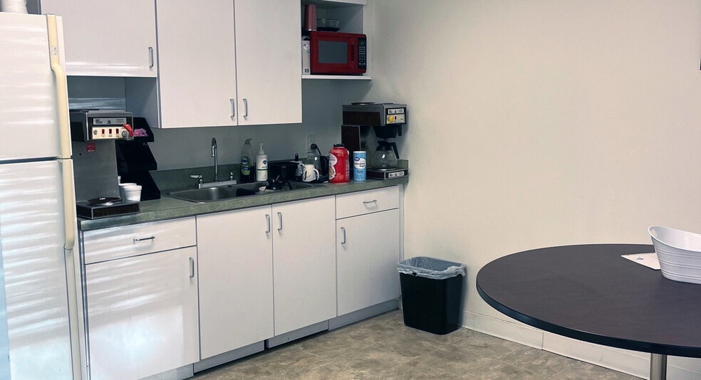 More Photos Of 5412 Glenside Dr, Richmond Office For Sale