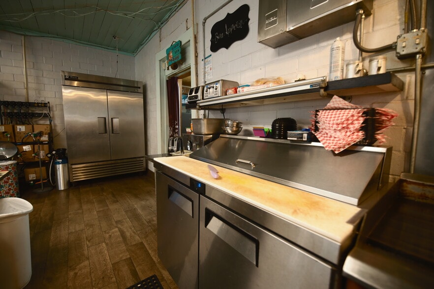 More Photos Of 15745 TX-204, Cushing Specialty For Sale