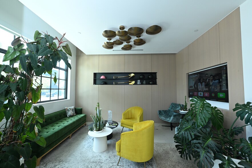 More Photos Of 2319 N Miami Ave, Miami Office For Lease