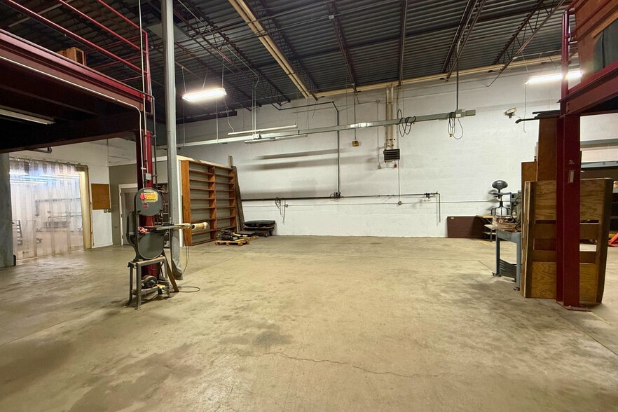 More Photos Of 229-261 Merriam St, Bridgeport Warehouse For Lease