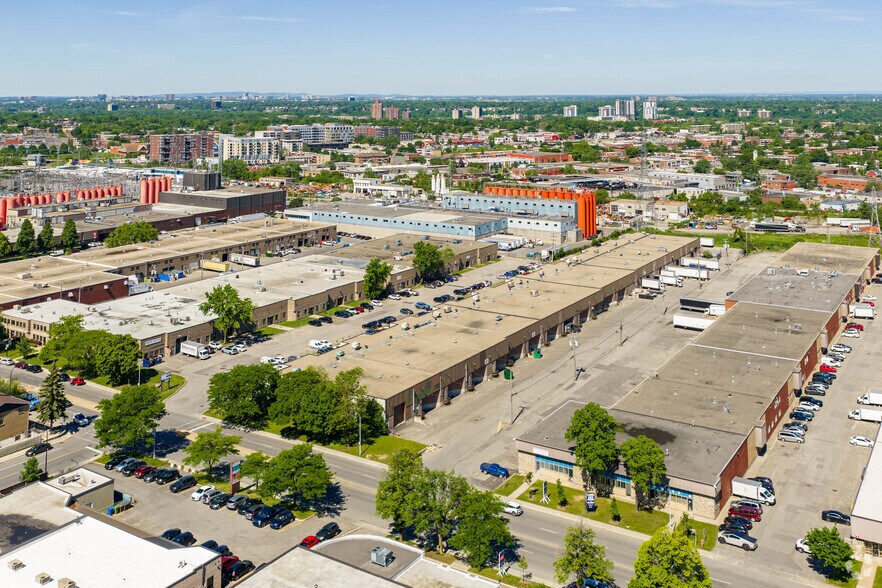 More Photos Of 4555 Boul Des Grandes-Prairies, Saint-leonard Warehouse For Lease