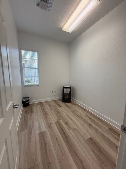 More Photos Of 7301 Merchant Ct, Lakewood Ranch Office For Lease