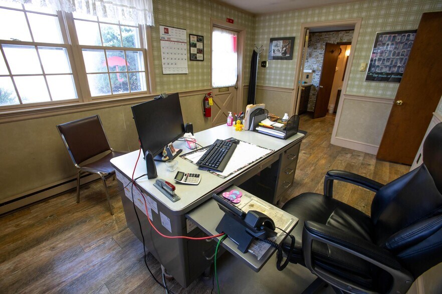 More Photos Of 926 Ben Franklin Hwy E, Douglassville Office For Sale