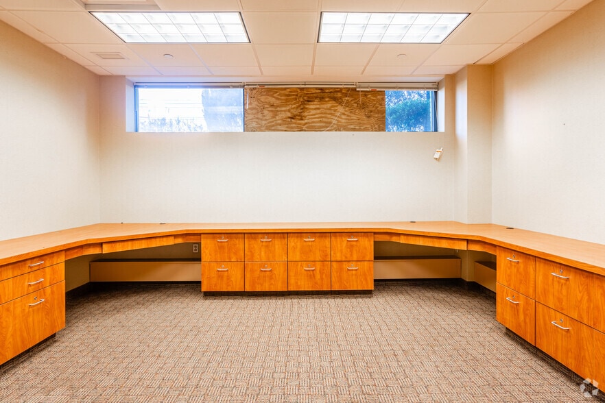 More Photos Of 630 Broad St, Carlstadt Medical For Lease