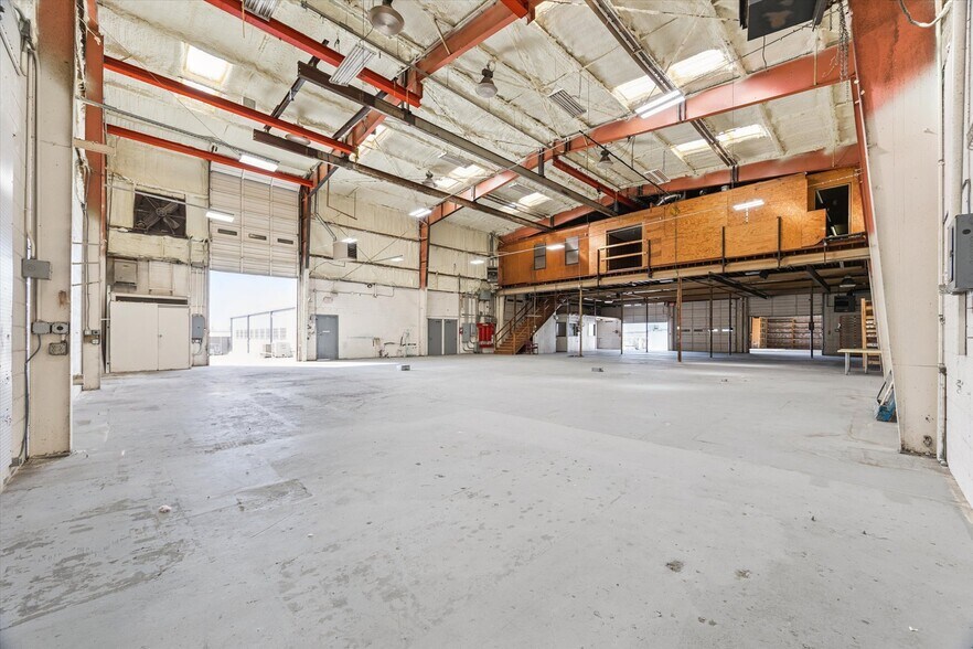 More Photos Of 5423 Jackwood Dr, San Antonio Warehouse For Lease