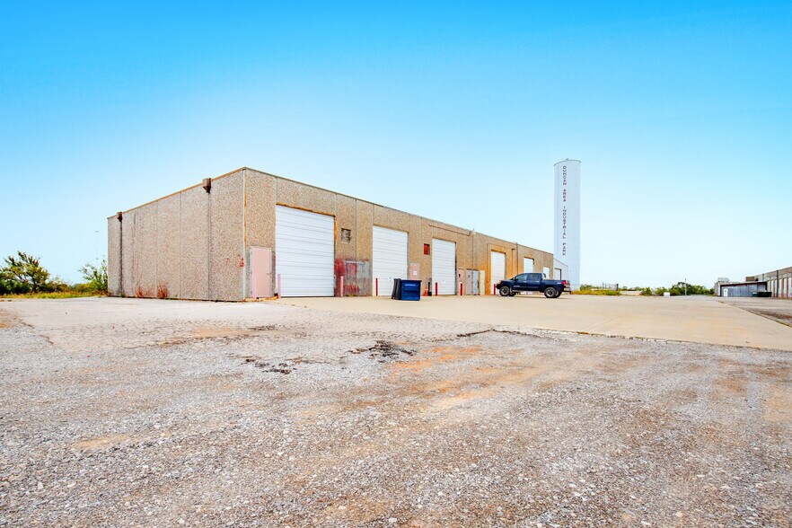 More Photos Of 7576 N Highway 81, Duncan Manufacturing For Sale