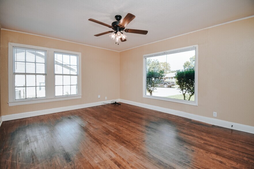 More Photos Of 1503 E Virginia Ave, Victoria Apartments For Sale