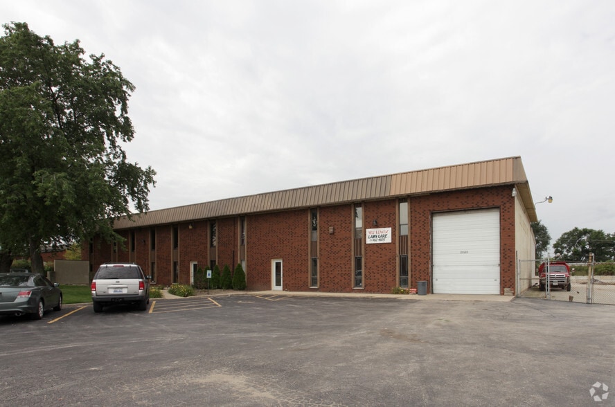 More Photos Of 20620 Burl Ct, Joliet Warehouse For Lease