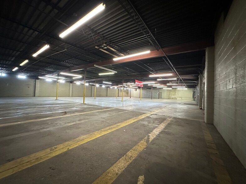 More Photos Of 4911 Industrial Rd, Fort Wayne Warehouse For Lease