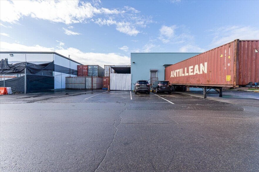 More Photos Of 3595 NW 54th St, Miami Warehouse For Sale