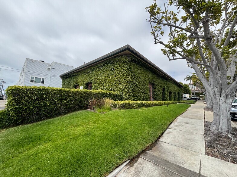 More Photos Of 1134 Kline St, La Jolla Public Library For Lease