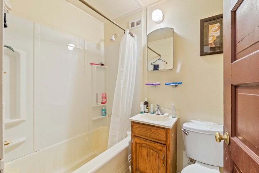 More Photos Of 112 E 20th St, Baltimore Multifamily For Sale