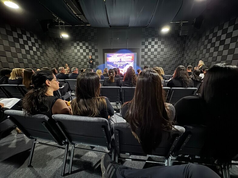 More Photos Of 2121 S Hiawasee Rd, Orlando Coworking Space